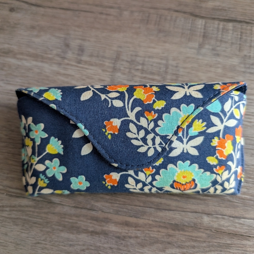 Very Bradley Sun Glasses Case